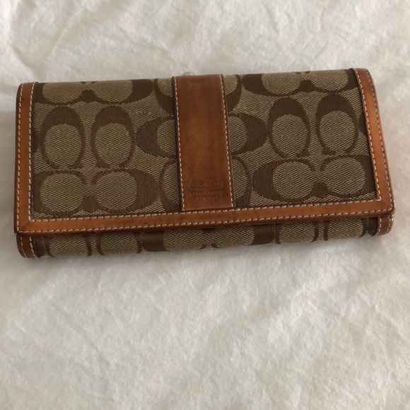 Coach Handbags - Coach kiss snap wallet